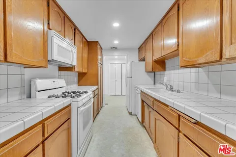 $989,000 | 10465 Eastborne Avenue, Unit 206, Los Angeles, CA 90024