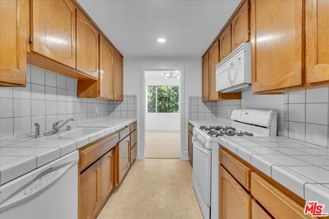 $989,000 | 10465 Eastborne Avenue, Unit 206, Los Angeles, CA 90024