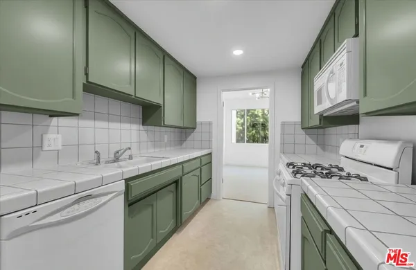 $939,000 | 10465 Eastborne Avenue, Unit 206, Los Angeles, CA 90024