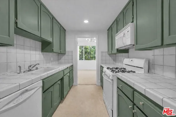 $939,000 | 10465 Eastborne Avenue, Unit 206, Los Angeles, CA 90024