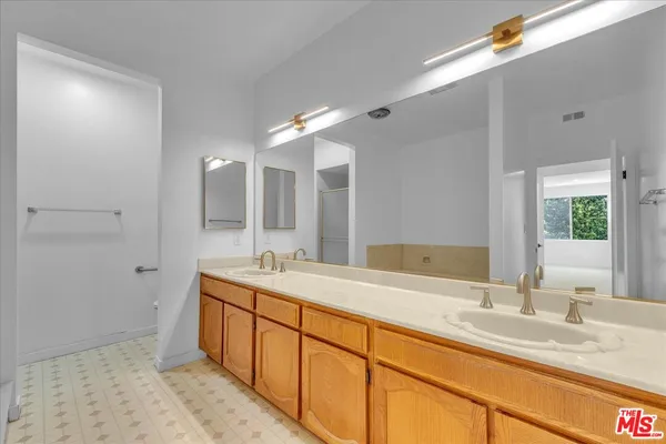 $939,000 | 10465 Eastborne Avenue, Unit 206, Los Angeles, CA 90024