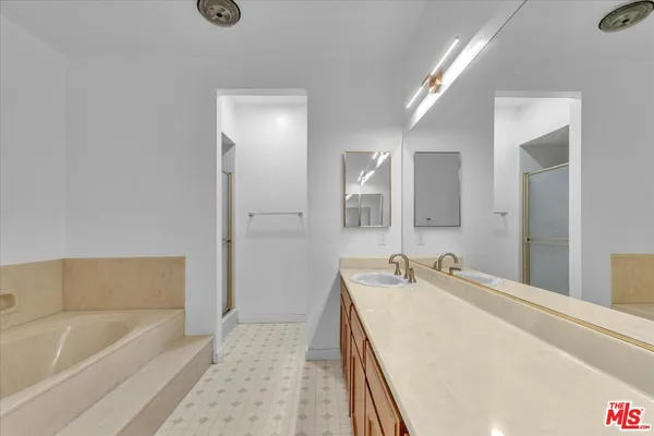 $939,000 | 10465 Eastborne Avenue, Unit 206, Los Angeles, CA 90024