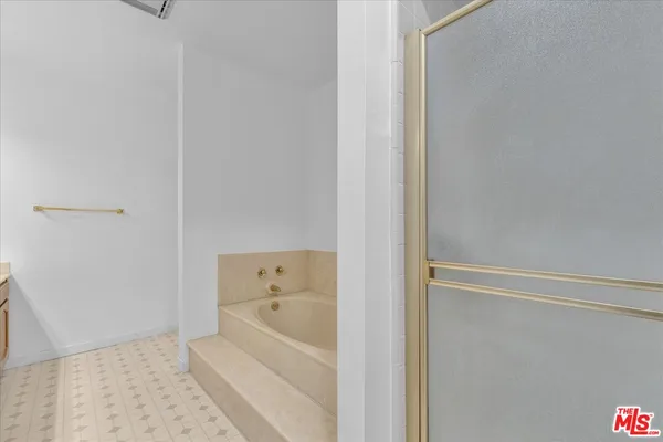 $939,000 | 10465 Eastborne Avenue, Unit 206, Los Angeles, CA 90024