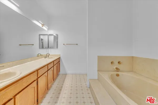 $939,000 | 10465 Eastborne Avenue, Unit 206, Los Angeles, CA 90024