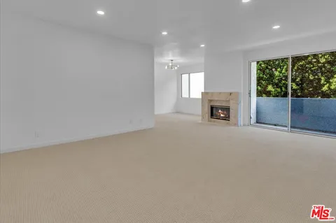 $899,000 | 10465 Eastborne Avenue, Unit 206, Los Angeles, CA 90024