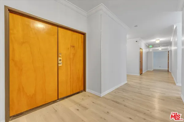 $939,000 | 10465 Eastborne Avenue, Unit 206, Los Angeles, CA 90024