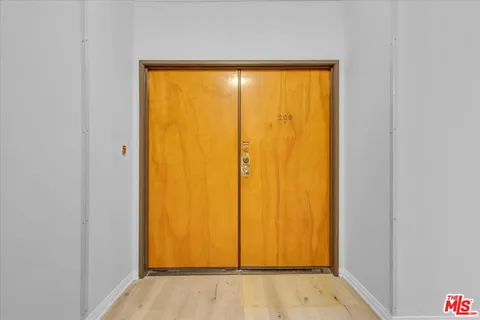 $989,000 | 10465 Eastborne Avenue, Unit 206, Los Angeles, CA 90024