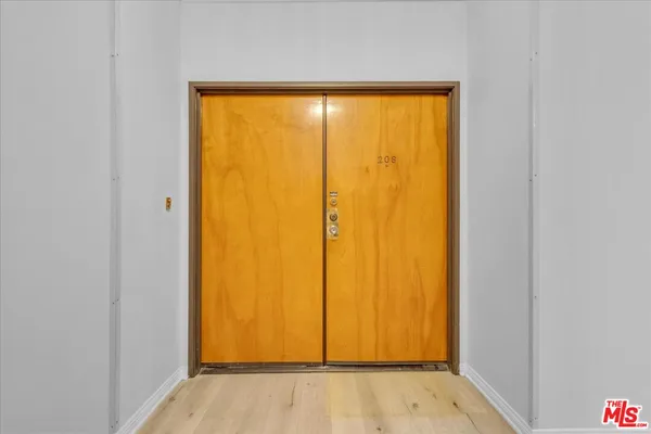 $939,000 | 10465 Eastborne Avenue, Unit 206, Los Angeles, CA 90024