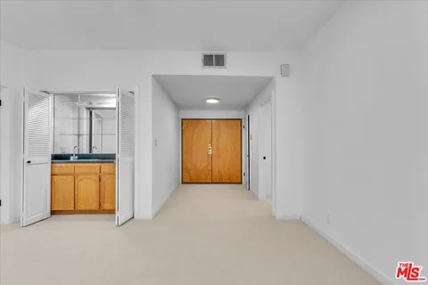 $989,000 | 10465 Eastborne Avenue, Unit 206, Los Angeles, CA 90024