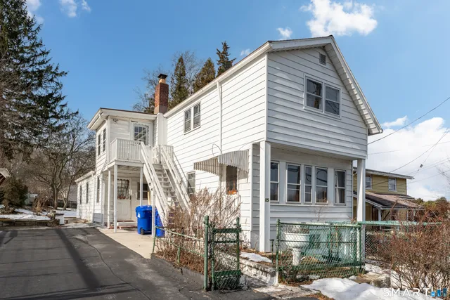 $295,000 | 25 Rose Hill Road, Branford, CT 06405