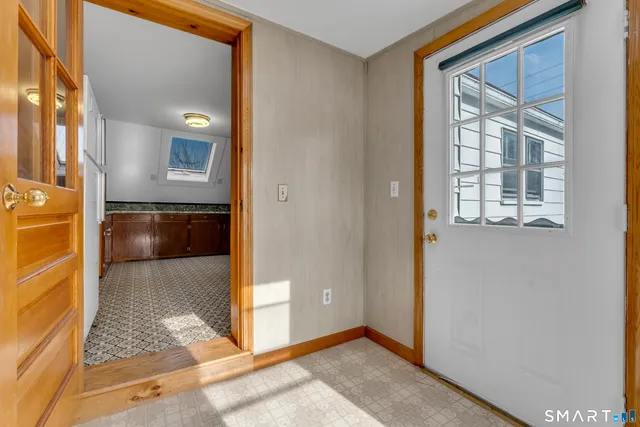 $295,000 | 25 Rose Hill Road, Branford, CT 06405