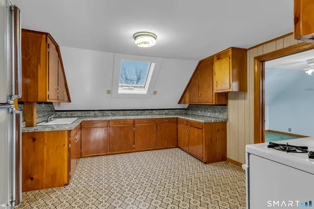 $295,000 | 25 Rose Hill Road, Branford, CT 06405