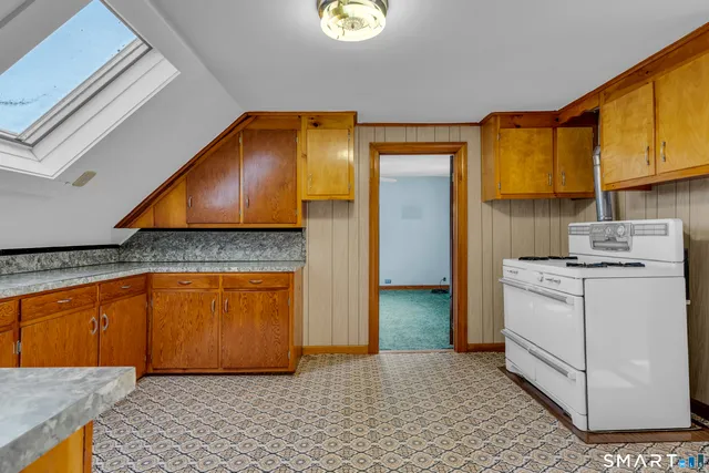 $295,000 | 25 Rose Hill Road, Branford, CT 06405