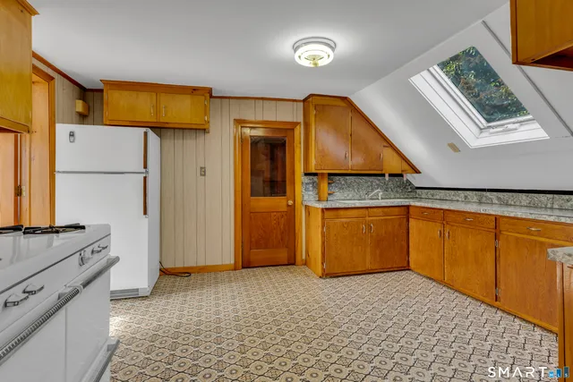 $295,000 | 25 Rose Hill Road, Branford, CT 06405