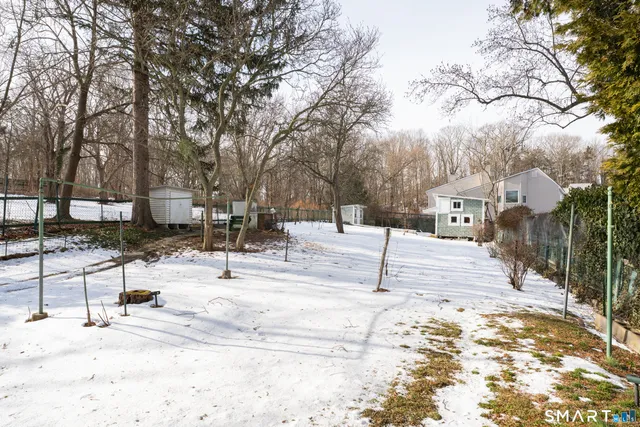 $295,000 | 25 Rose Hill Road, Branford, CT 06405