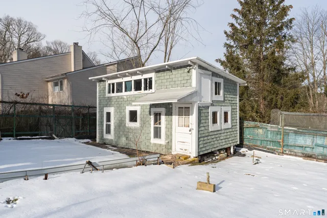 $295,000 | 25 Rose Hill Road, Branford, CT 06405