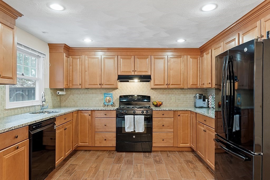 2 Oak Ridge Drive, Unit 3 Maynard, MA 01754 - Photo 7 of 39 Gallery Image 7