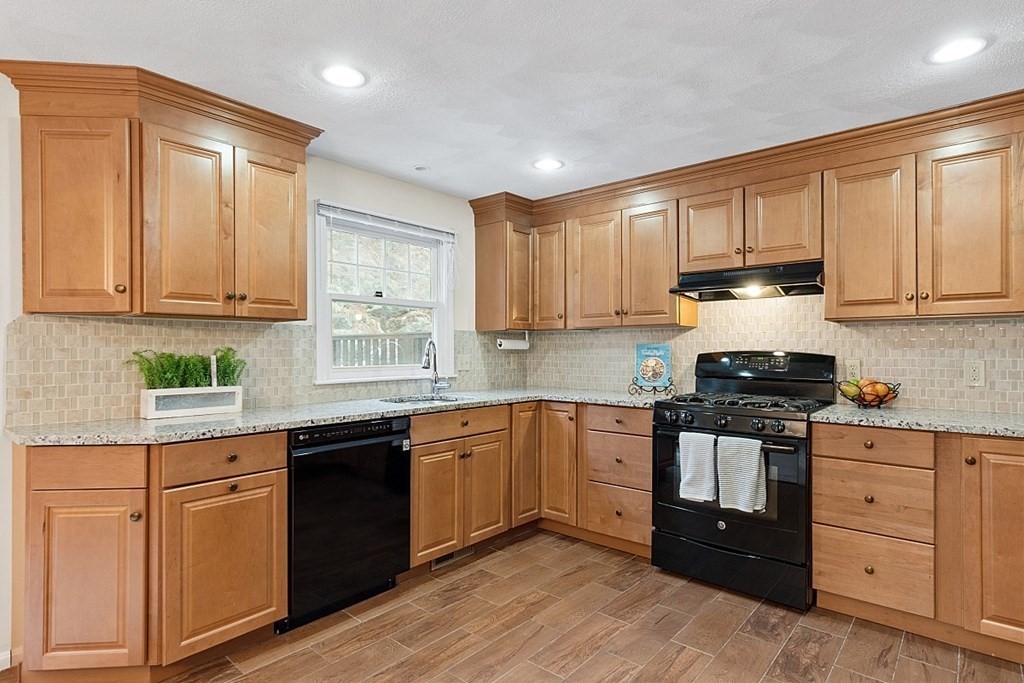 2 Oak Ridge Drive, Unit 3 Maynard, MA 01754 - Photo 9 of 39 Gallery Image 9
