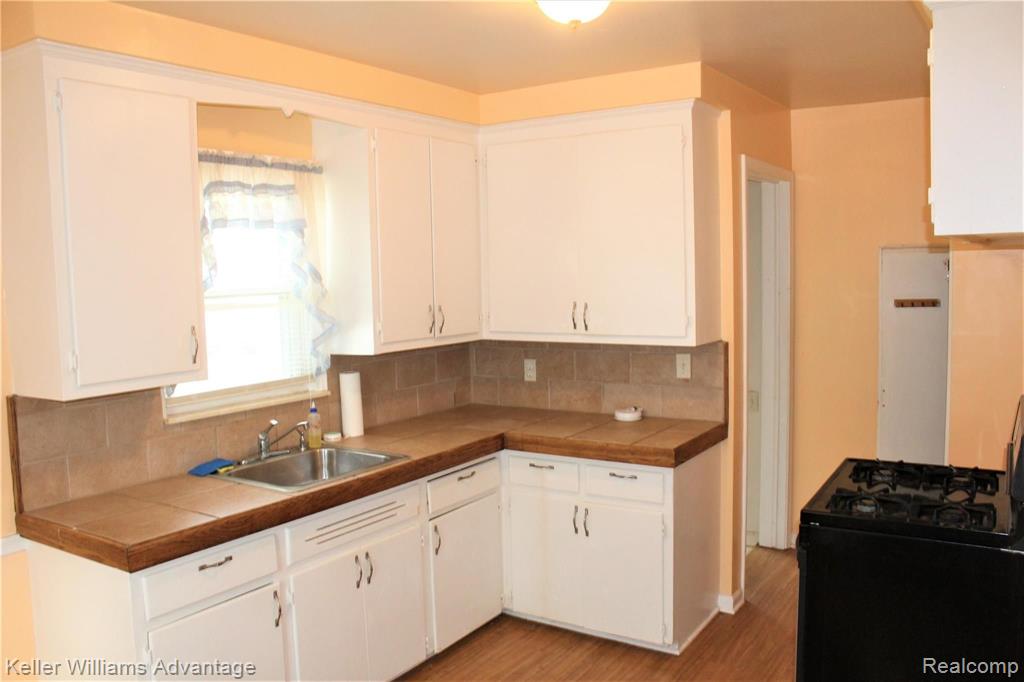 18105 Stephens Eastpointe, MI 48021 - Photo 6 of 24 Gallery Image 6