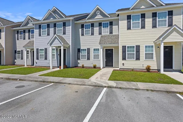 $1,275 | 100 Virginia's Landing Court, Richlands, NC 28574