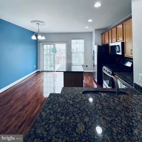a view of entryway and kitchen