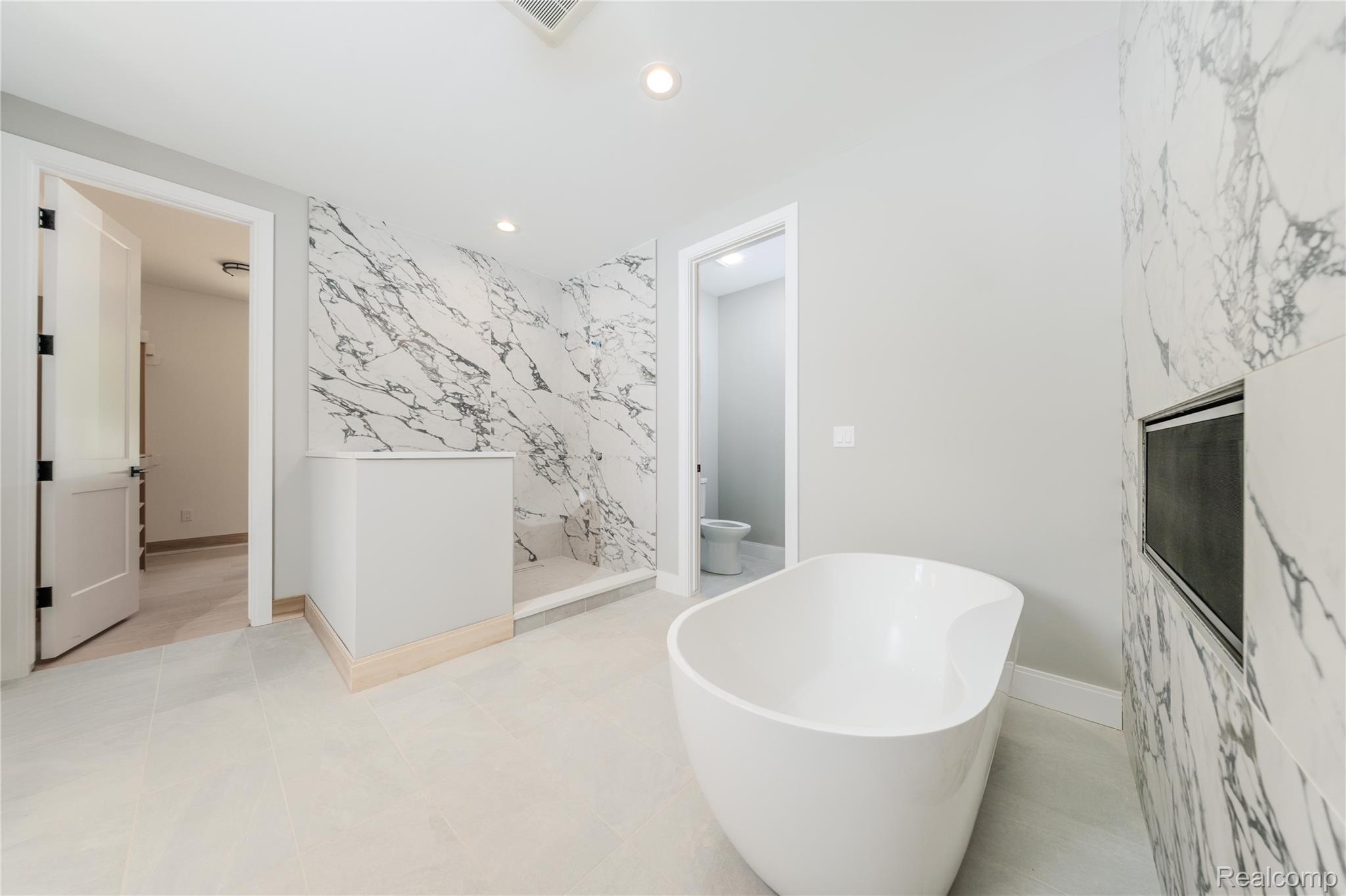 7509 Maple Ridge Drive Clarkston, MI 48346 - Photo 10 of 18 Master Bathroom