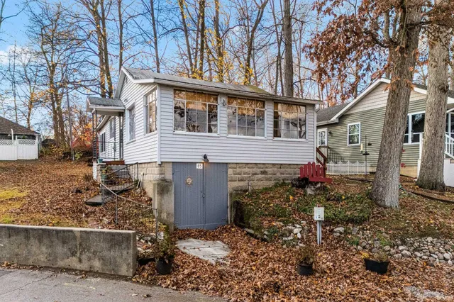 $345,000 | 85 EMS B42E Lane, Leesburg, IN 46538