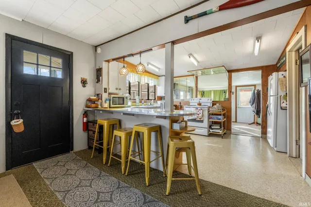 $345,000 | 85 EMS B42E Lane, Leesburg, IN 46538