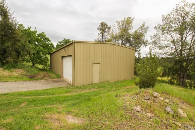a view of backyard of house