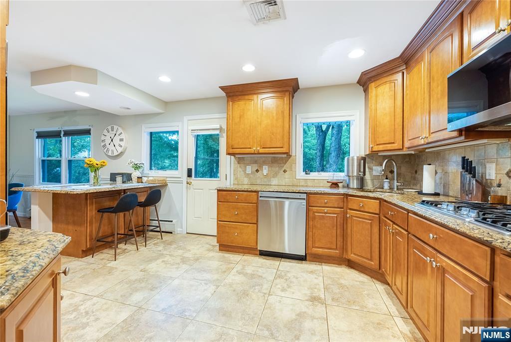 254 Ruckman Avenue Hillsdale, NJ 07642 - Photo 16 of 40 Gallery Image 16