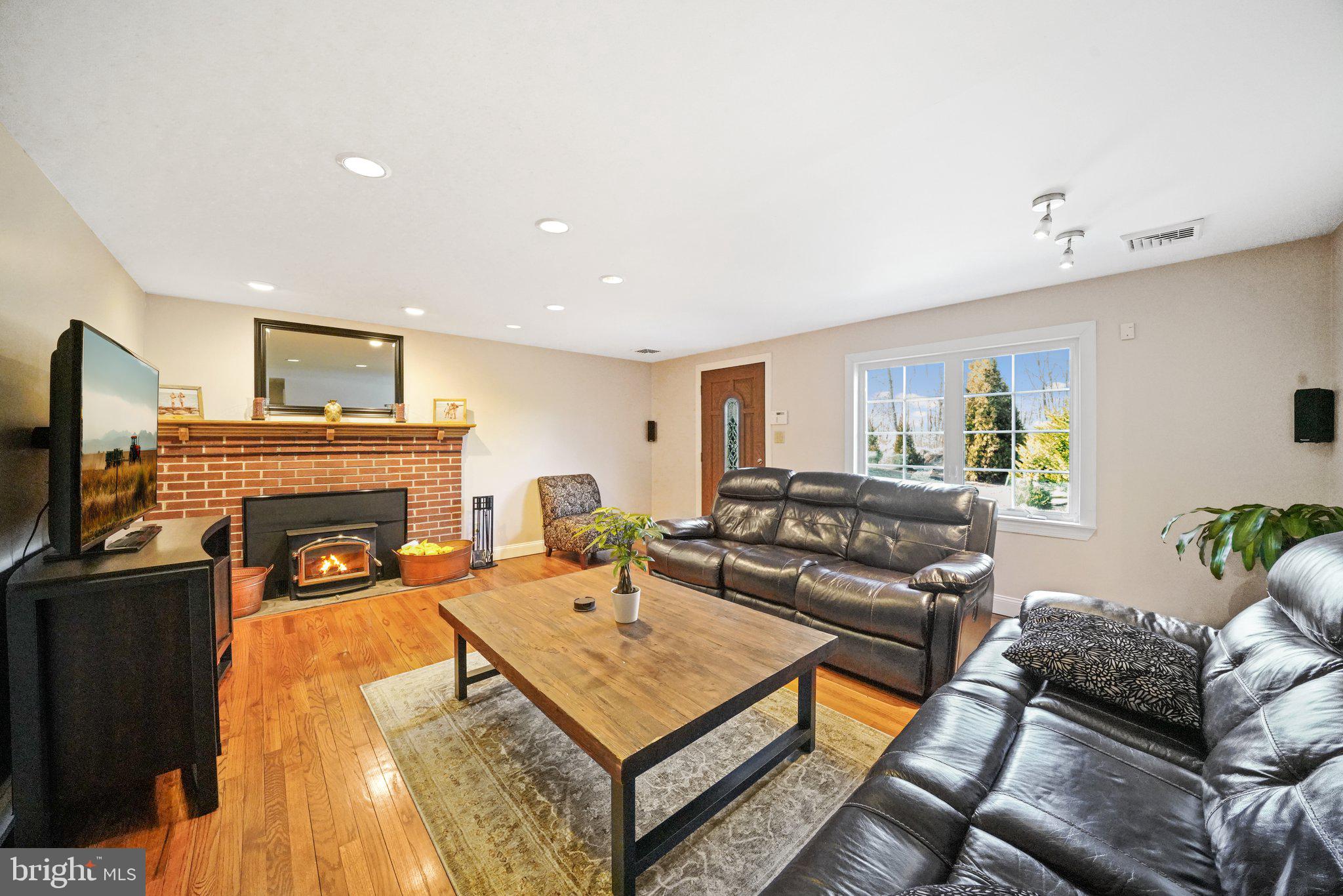 920 Horseshoe Pike Downingtown, PA 19335 - Photo 19 of 76 FR w Wood FP