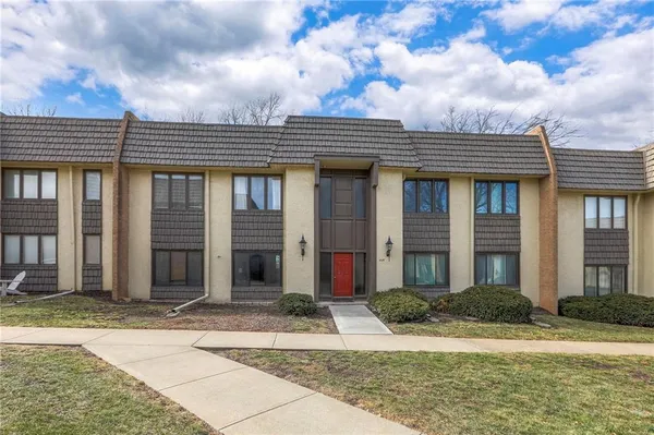 $136,900 | 468 West 104th Street, Unit A, Kansas City, MO 64114