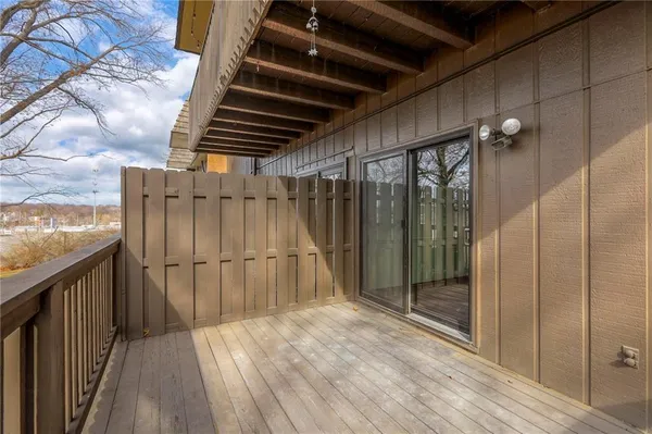 $136,900 | 468 West 104th Street, Unit A, Kansas City, MO 64114