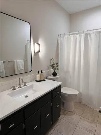 $136,900 | 468 West 104th Street, Unit A, Kansas City, MO 64114