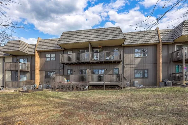 $136,900 | 468 West 104th Street, Unit A, Kansas City, MO 64114