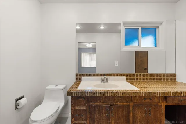 $875,000 | 11518 205th Street, Lakewood, CA 90715