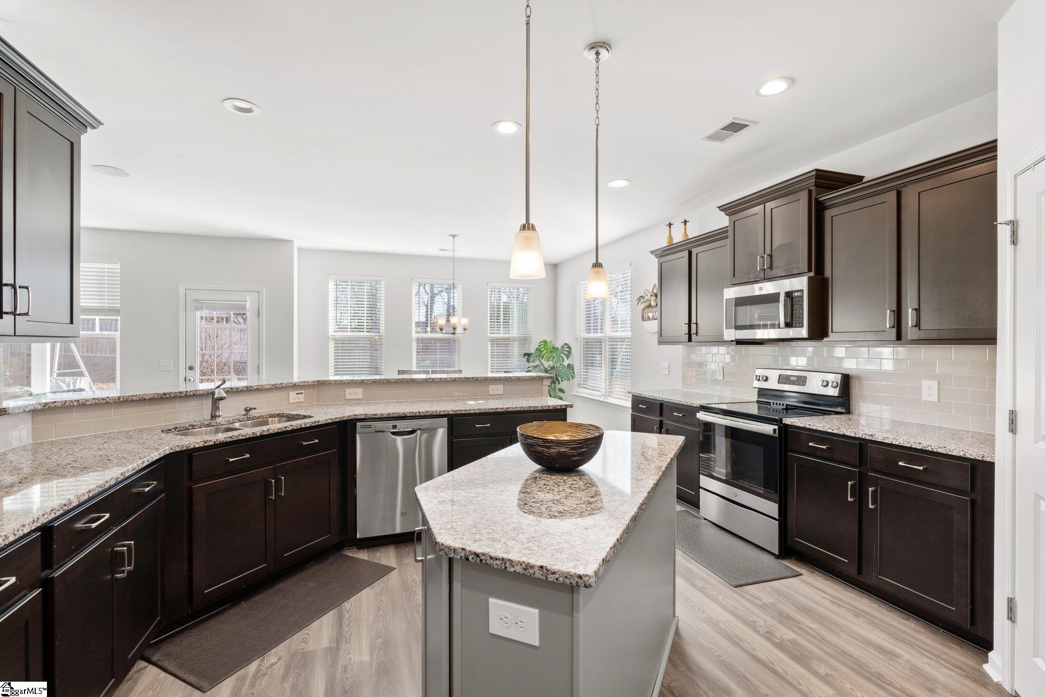 403 Yarrow Way Greenville, SC 29607 - Photo 7 of 41