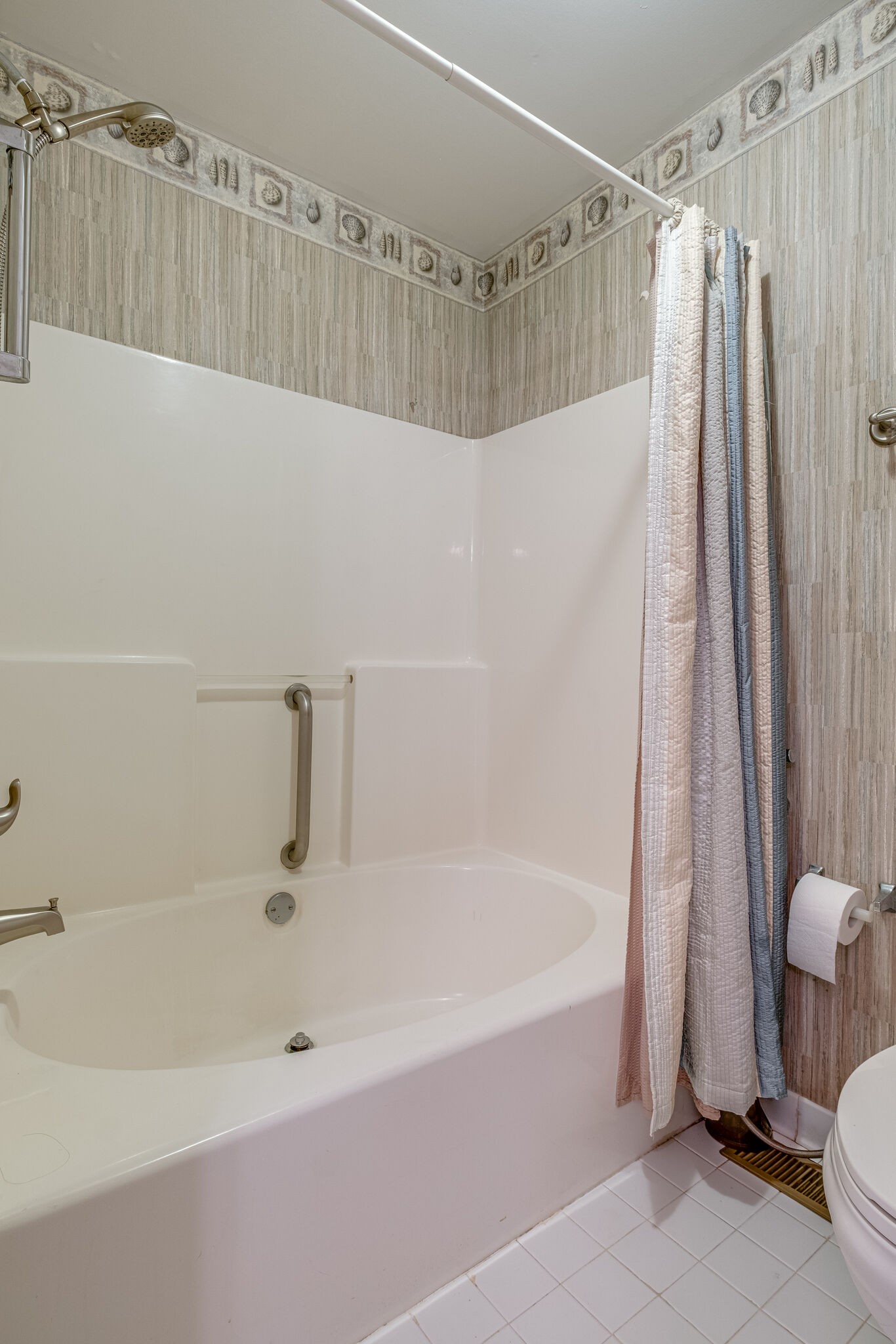 86 Pepper Ridge Circle, Unit 86 Antioch, TN 37013 - Photo 17 of 29 a bathroom with a bathtub and a shower