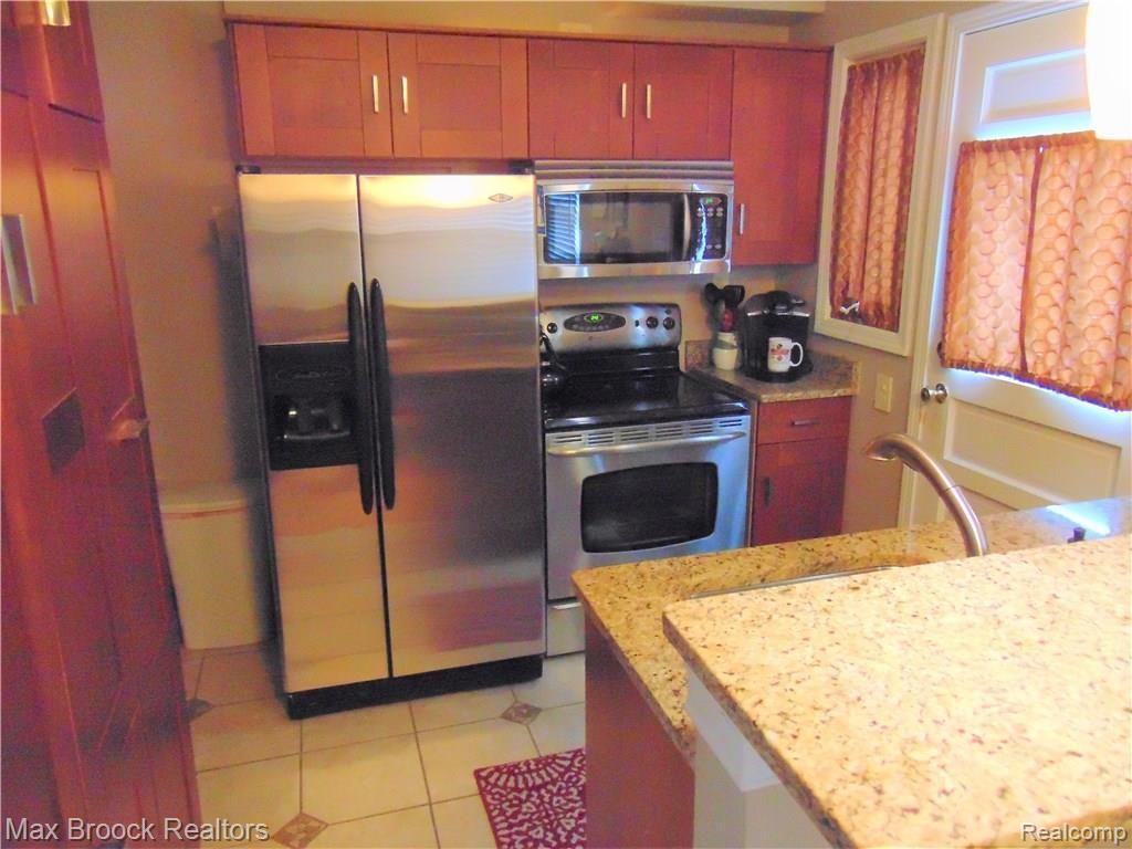 1632 Graefield Road Birmingham, MI 48009 - Photo 2 of 12