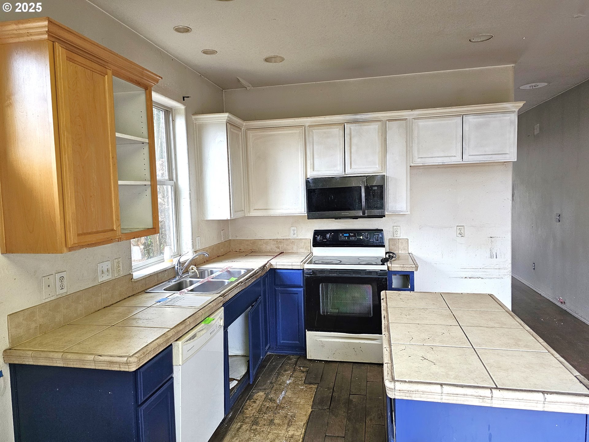 111 Northeast 149th Place Portland, OR 97230 - Photo 6 of 11 a kitchen with stainless steel appliances granite countertop a sink stove and microwave