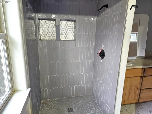 $360,000 | 111 Northeast 149th Place, Portland, OR 97230