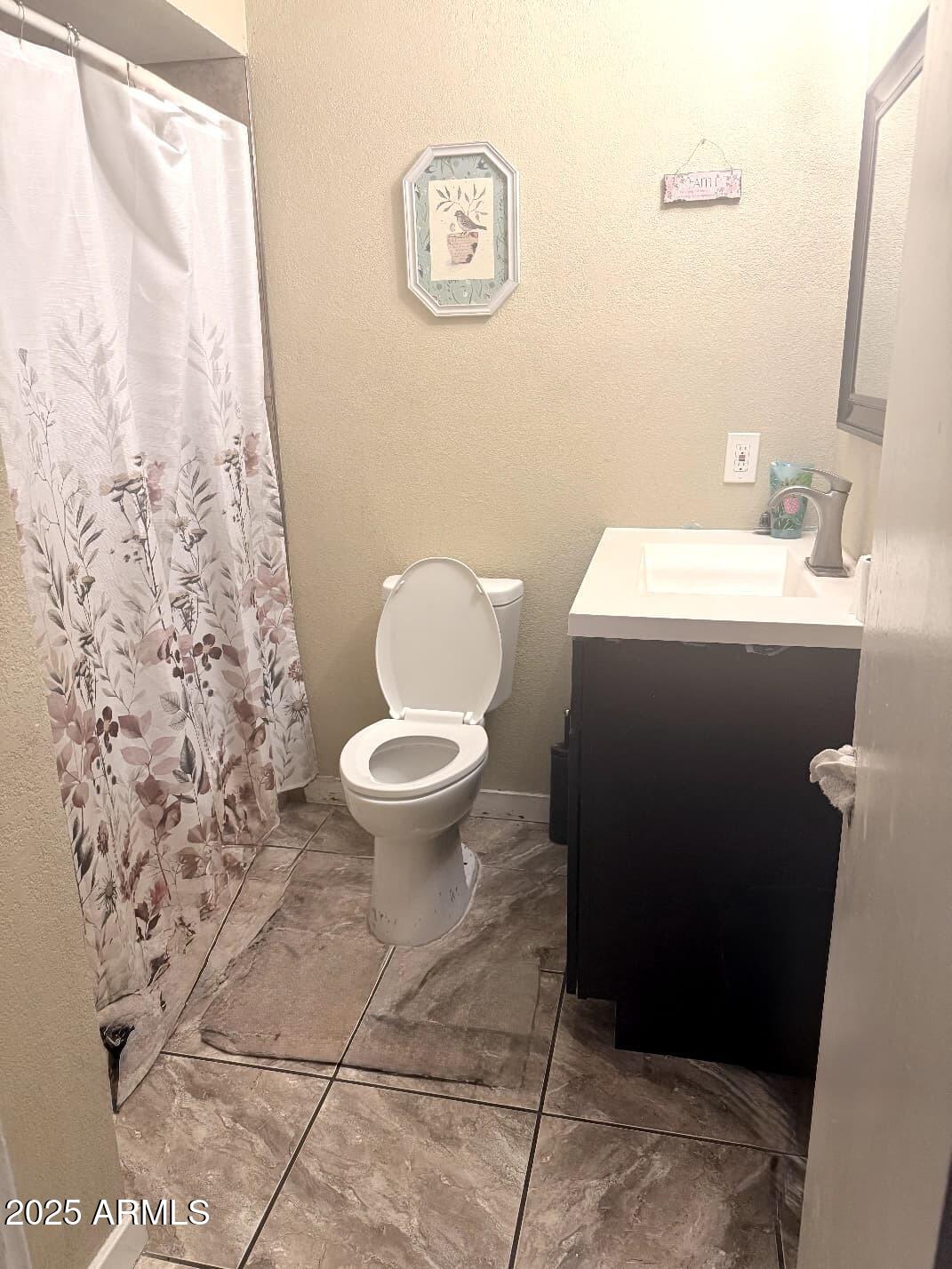 3142 West Marshall Avenue Phoenix, AZ 85017 - Photo 11 of 14 Primary Bathroom