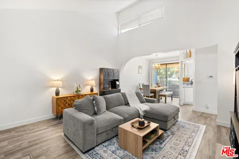 $455,000 | 7211 Cozycroft Avenue, Unit 50, Winnetka, CA 91306