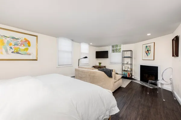 $5,500 | 5 Stacey Court, Unit 2, Marblehead, MA 01945