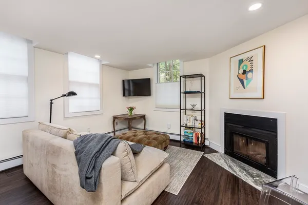 $5,500 | 5 Stacey Court, Unit 2, Marblehead, MA 01945