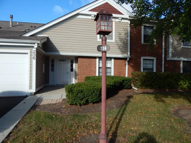 $340,000 | 236 Deerpath Court, Unit A1, Schaumburg, IL 60193