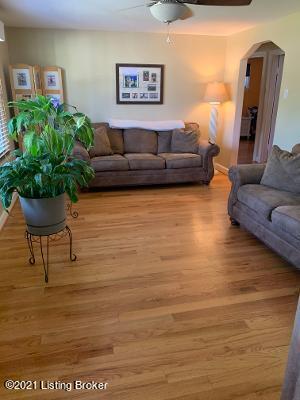 4814 Dover Road Louisville, KY 40216 - Photo 2 of 19 d2