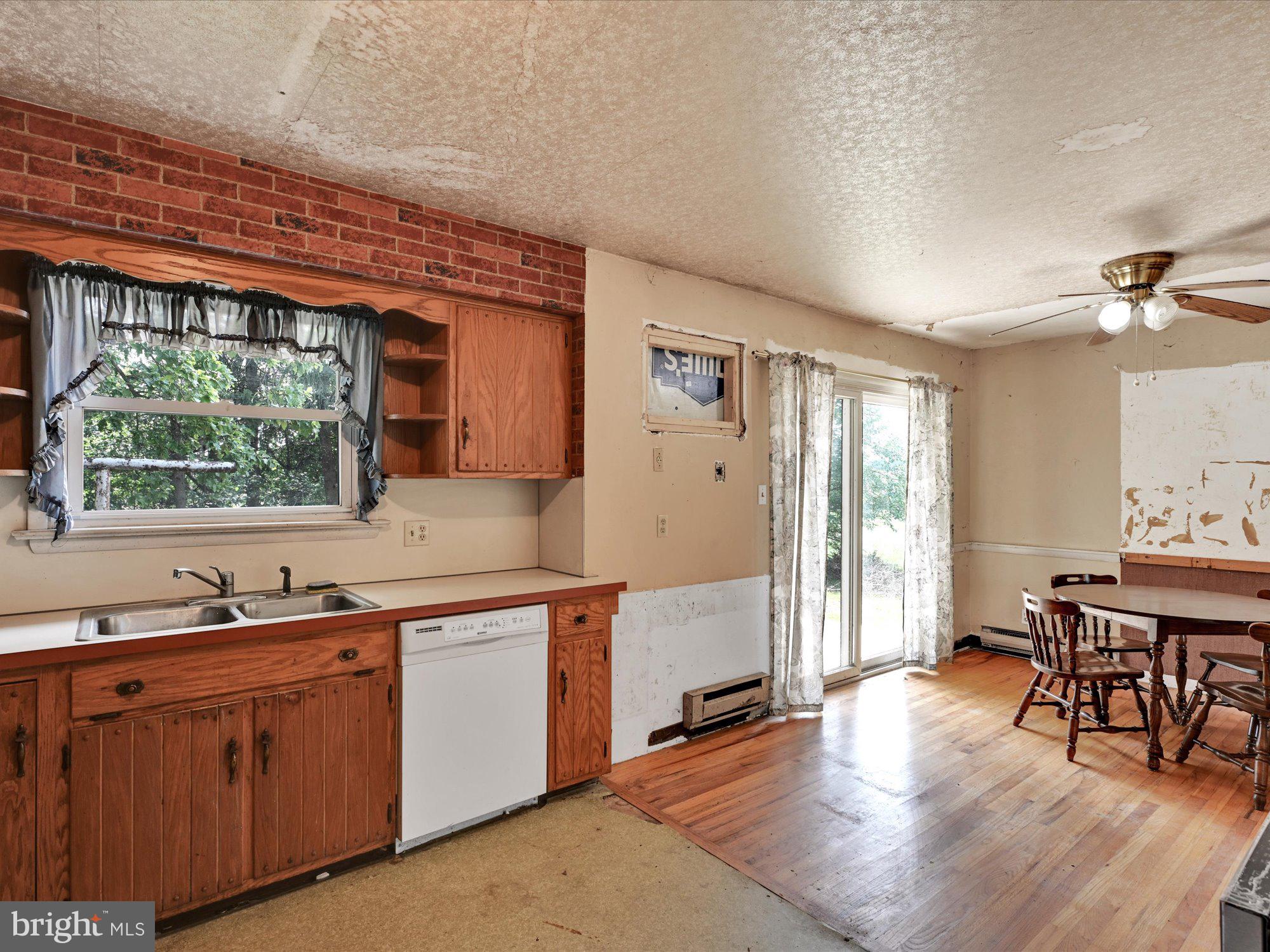 2732 Royal Road Lancaster, PA 17603 - Photo 11 of 27 Kitchen Dining