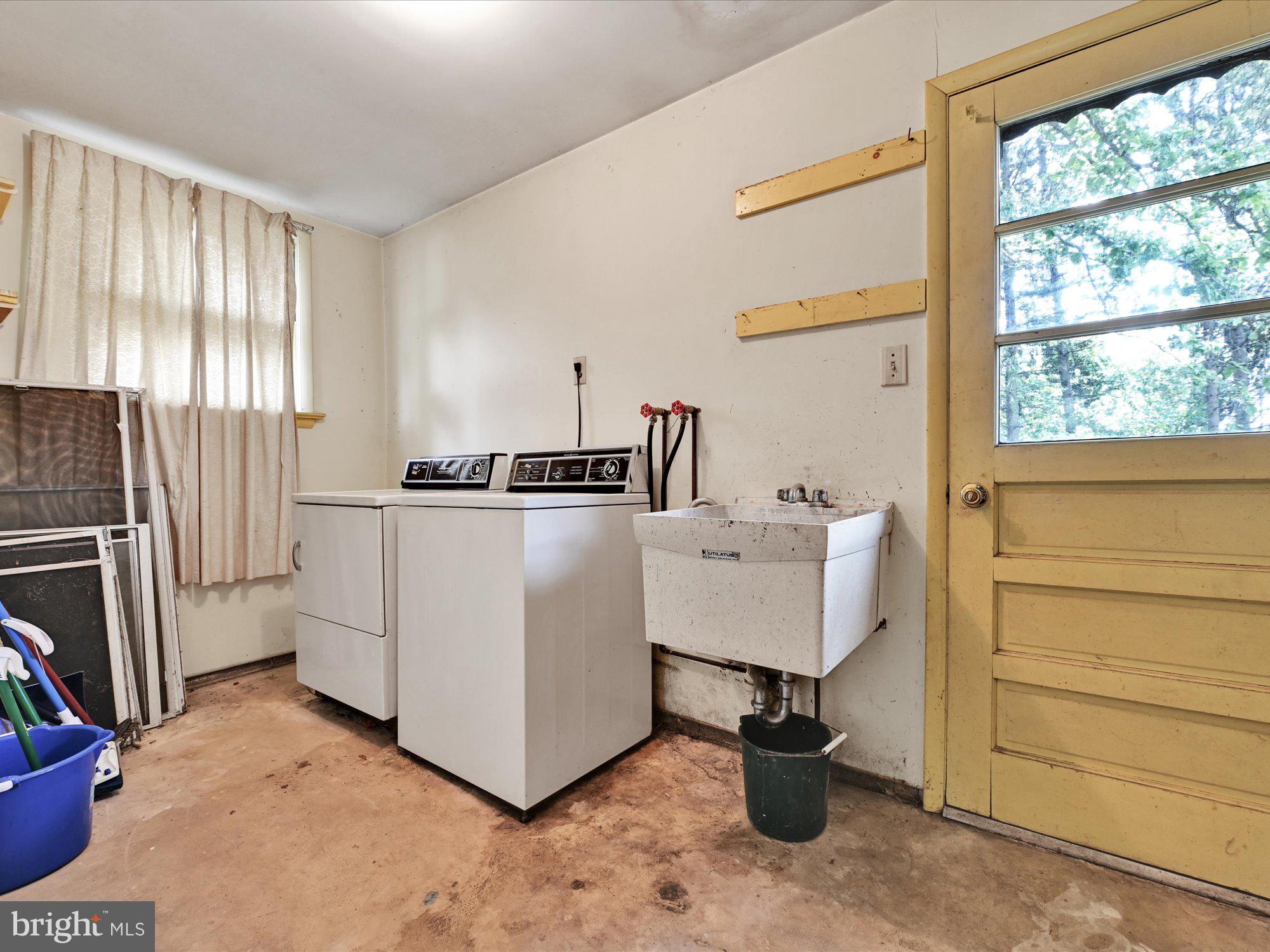2732 Royal Road Lancaster, PA 17603 - Photo 12 of 27 Laundry