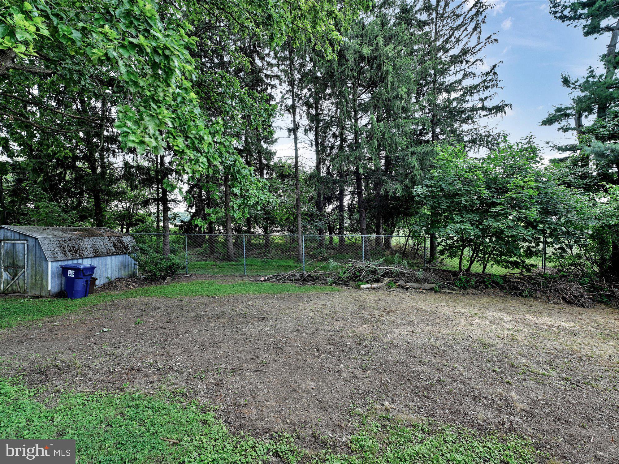 2732 Royal Road Lancaster, PA 17603 - Photo 21 of 27 Yard